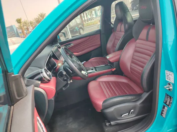 Car image 12