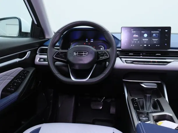 Car image 15