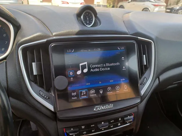 Car image 18