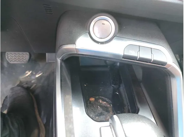 Car image 27