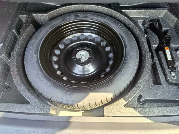 Car image 33