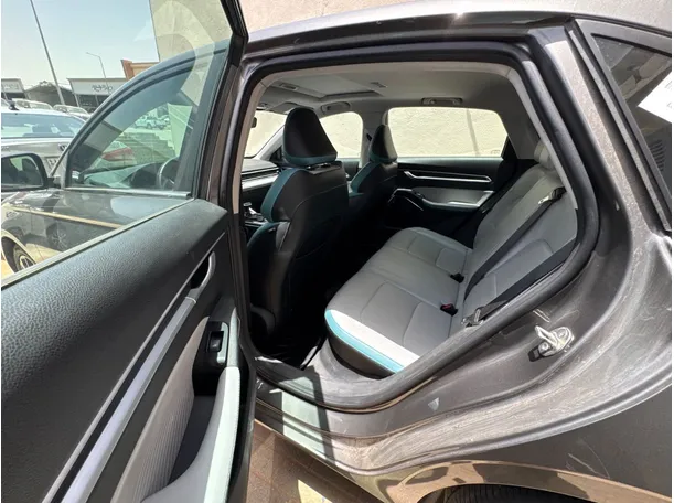 Car image 13