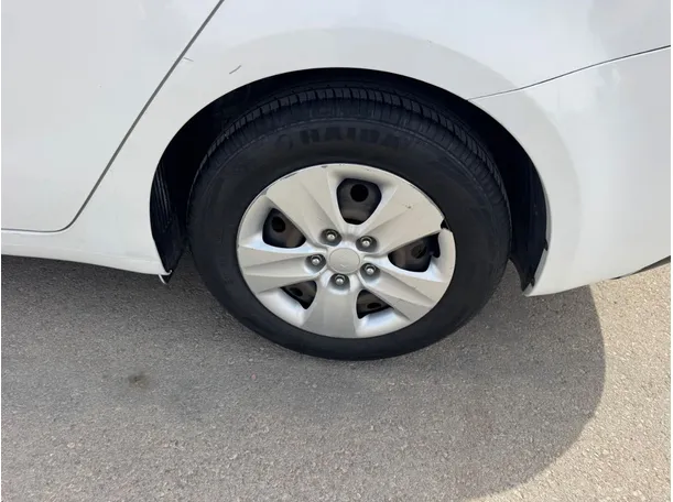 Car image 9