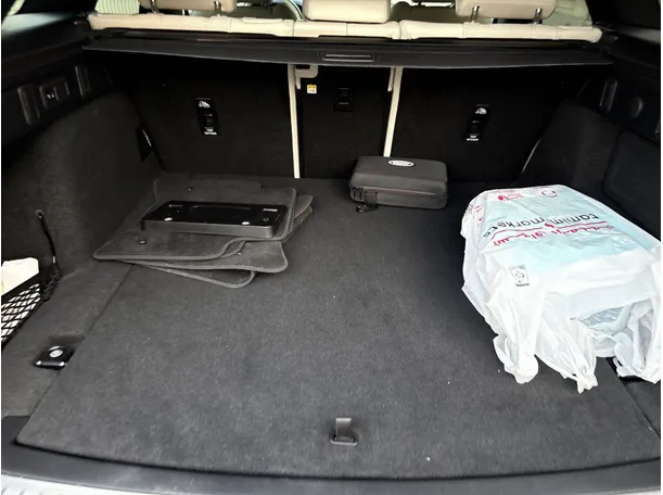 Car image 25