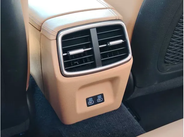 Car image 32