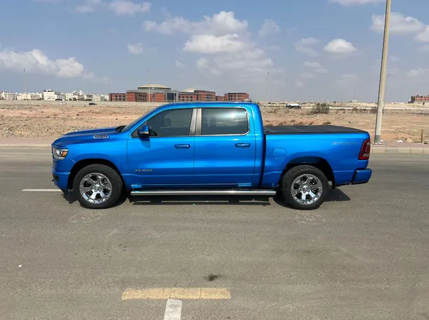 Car image 8