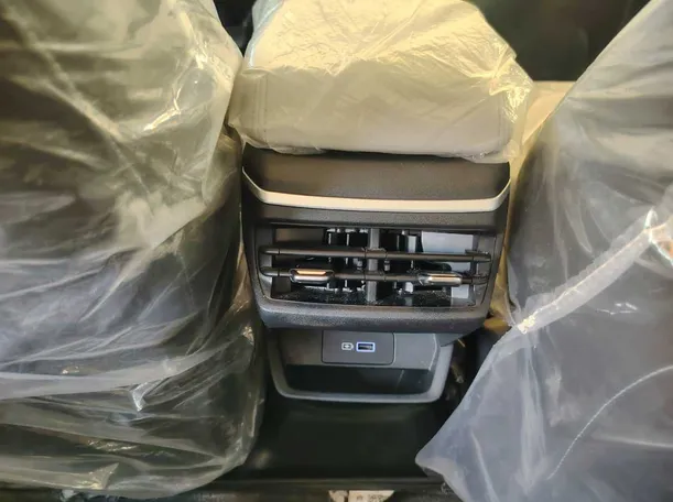 Car image 38