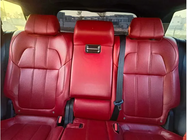 Car image 18