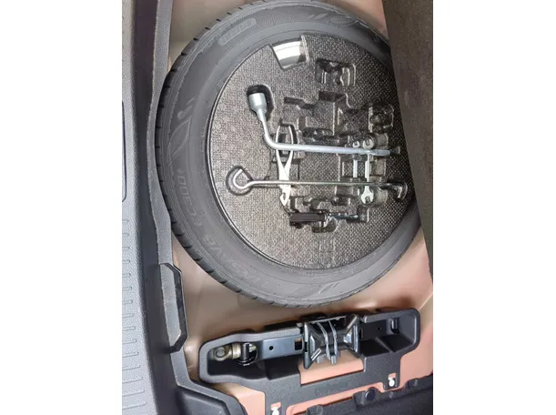 Car image 30