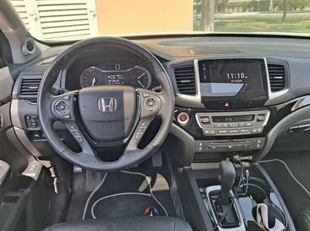 Car image 15