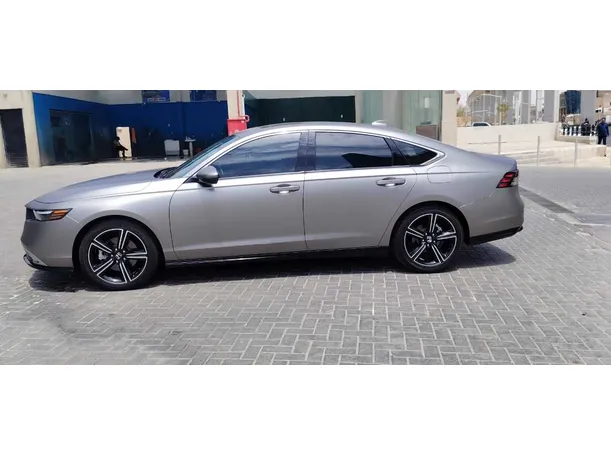 Car image 8