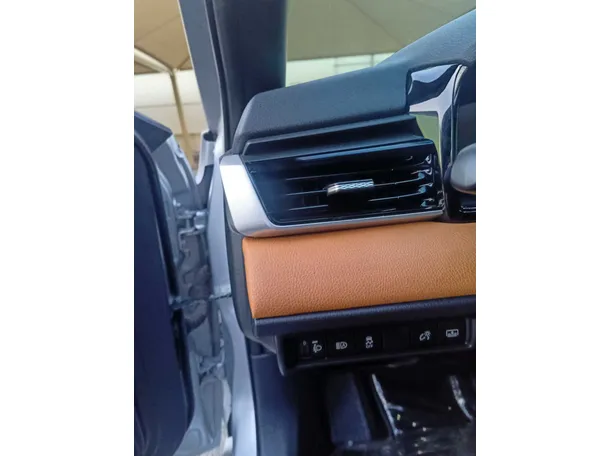 Car image 28