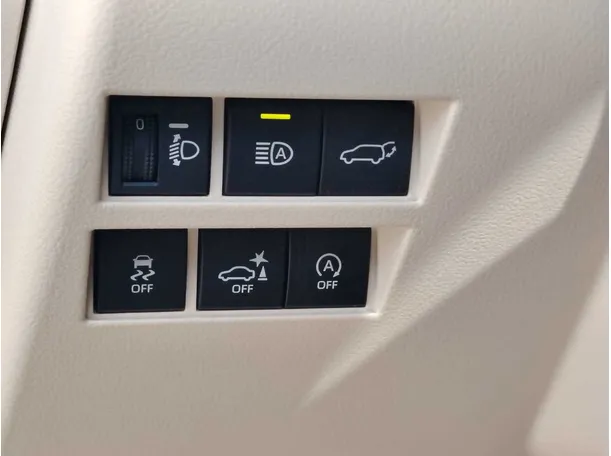 Car image 27