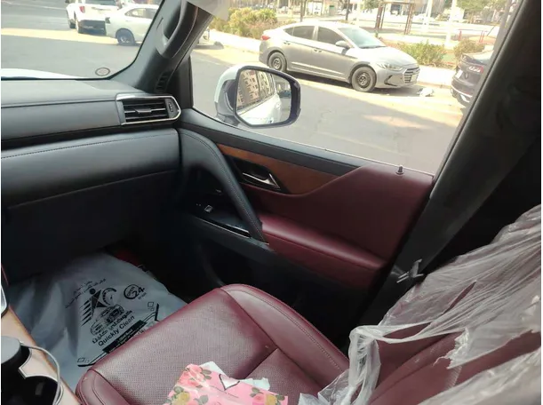 Car image 33