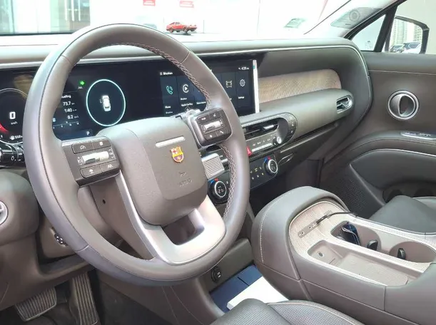Car image 12