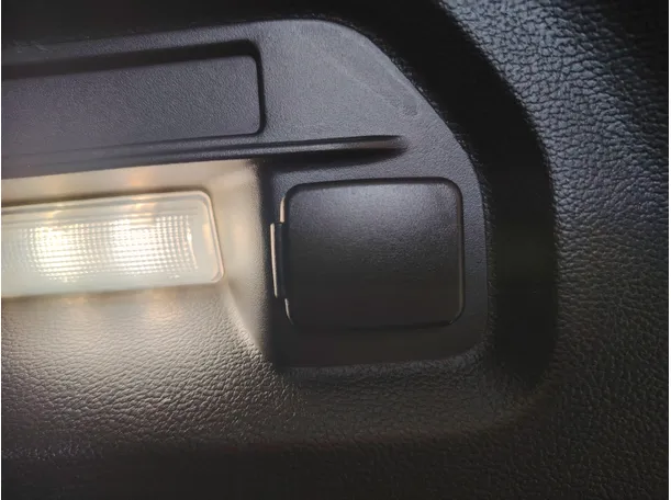 Car image 32