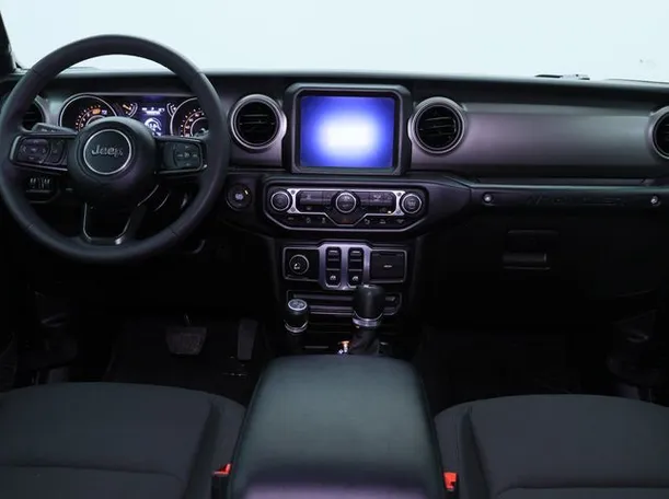 Car image 10