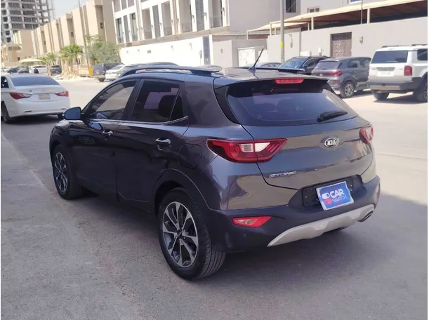 Car image 7