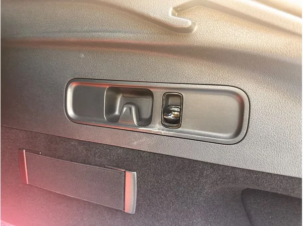 Car image 27