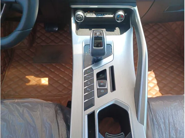 Car image 13