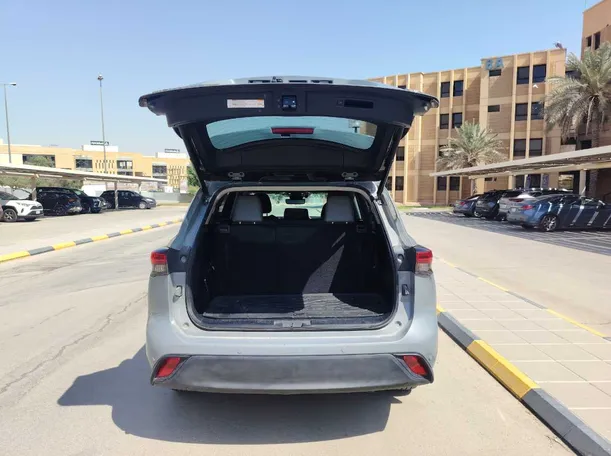 Car image 27