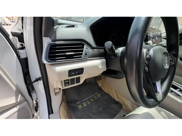 Car image 24
