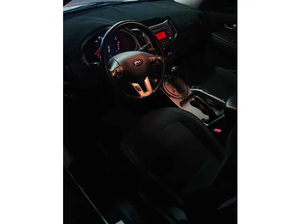 Car image 11