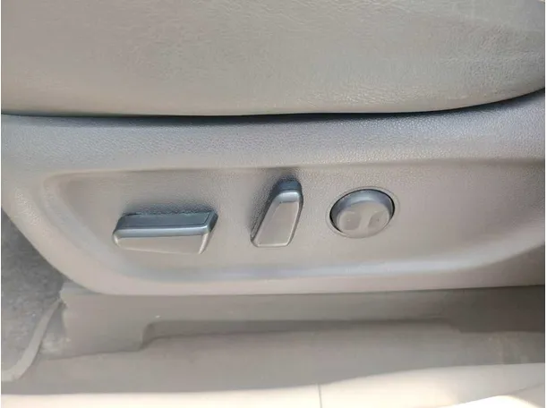 Car image 40