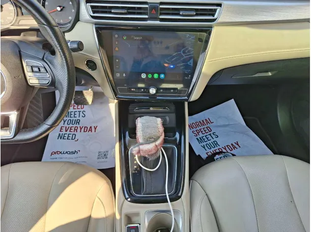 Car image 14