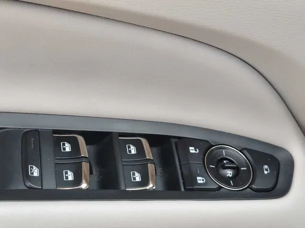 Car image 31