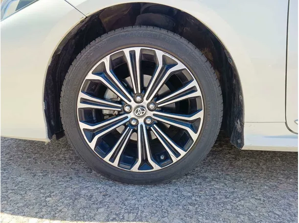 Car image 10