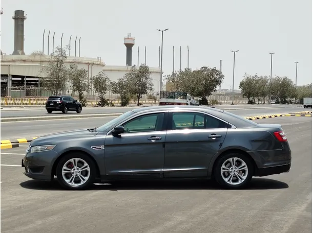Car image 8
