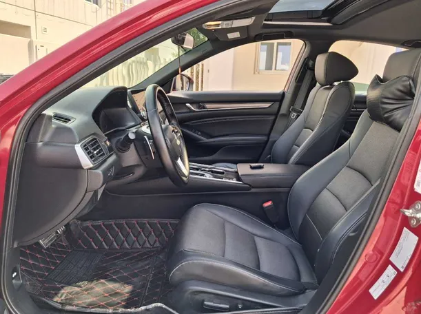 Car image 12
