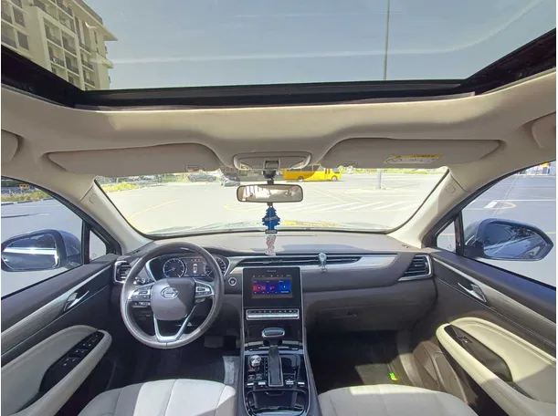 Car image 14