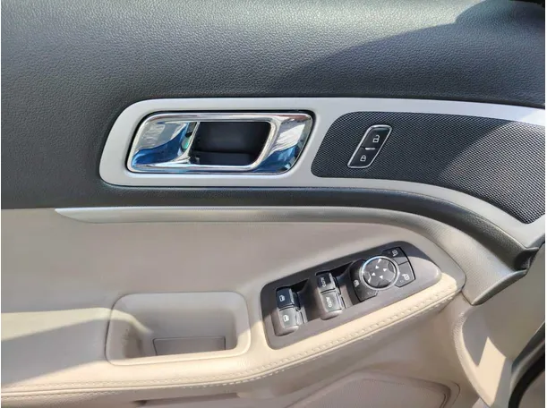 Car image 40