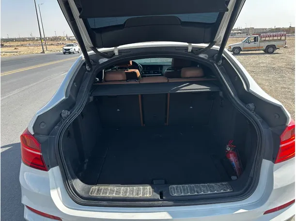 Car image 24