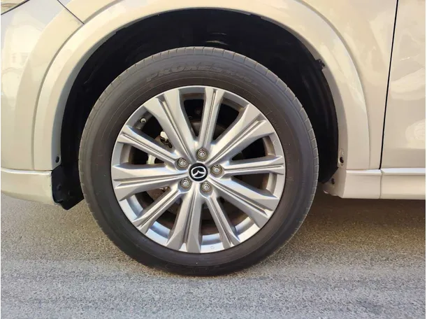Car image 10