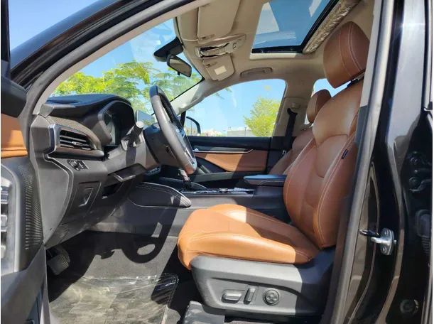 Car image 10