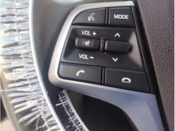Car image 25