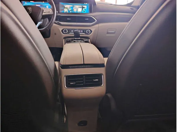 Car image 30