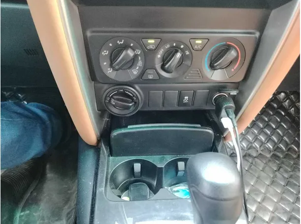Car image 28