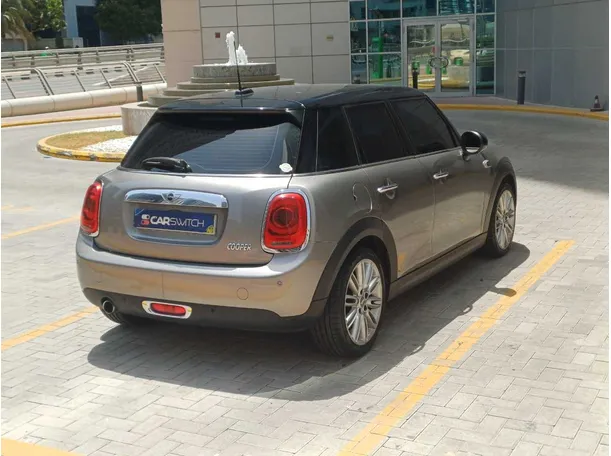 Car image 5