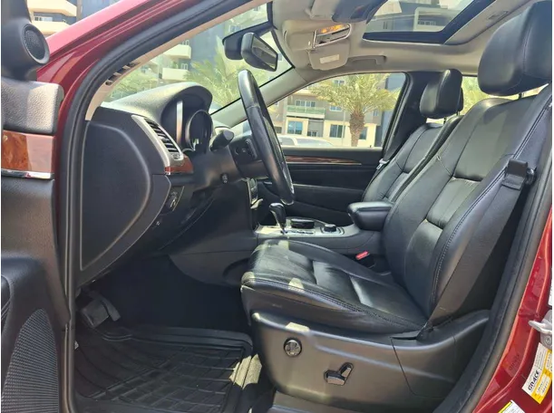 Car image 12