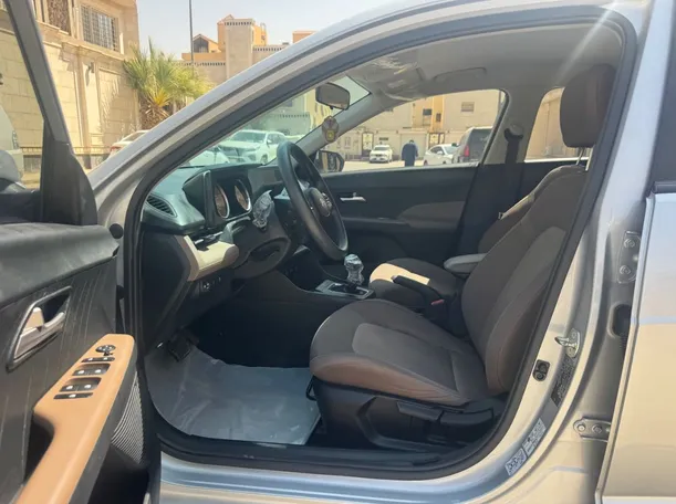 Car image 11