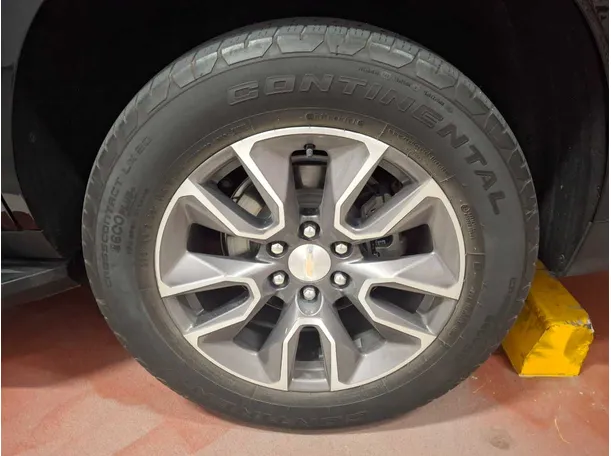 Car image 9