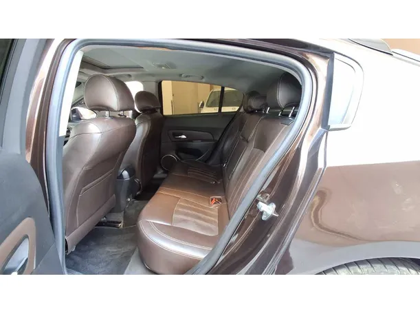 Car image 13