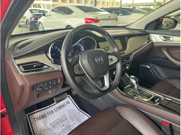 Car image 14