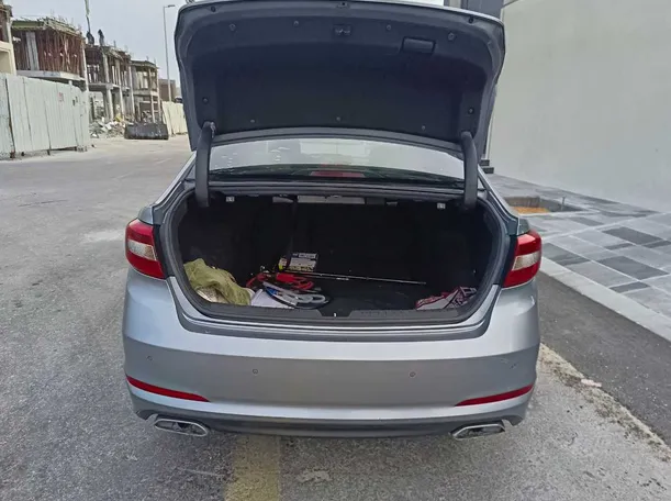 Car image 27