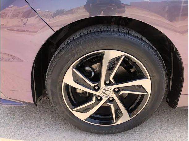 Car image 10