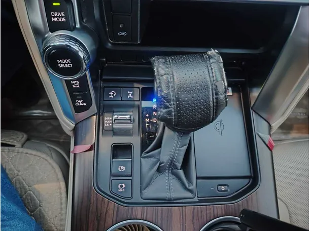 Car image 24